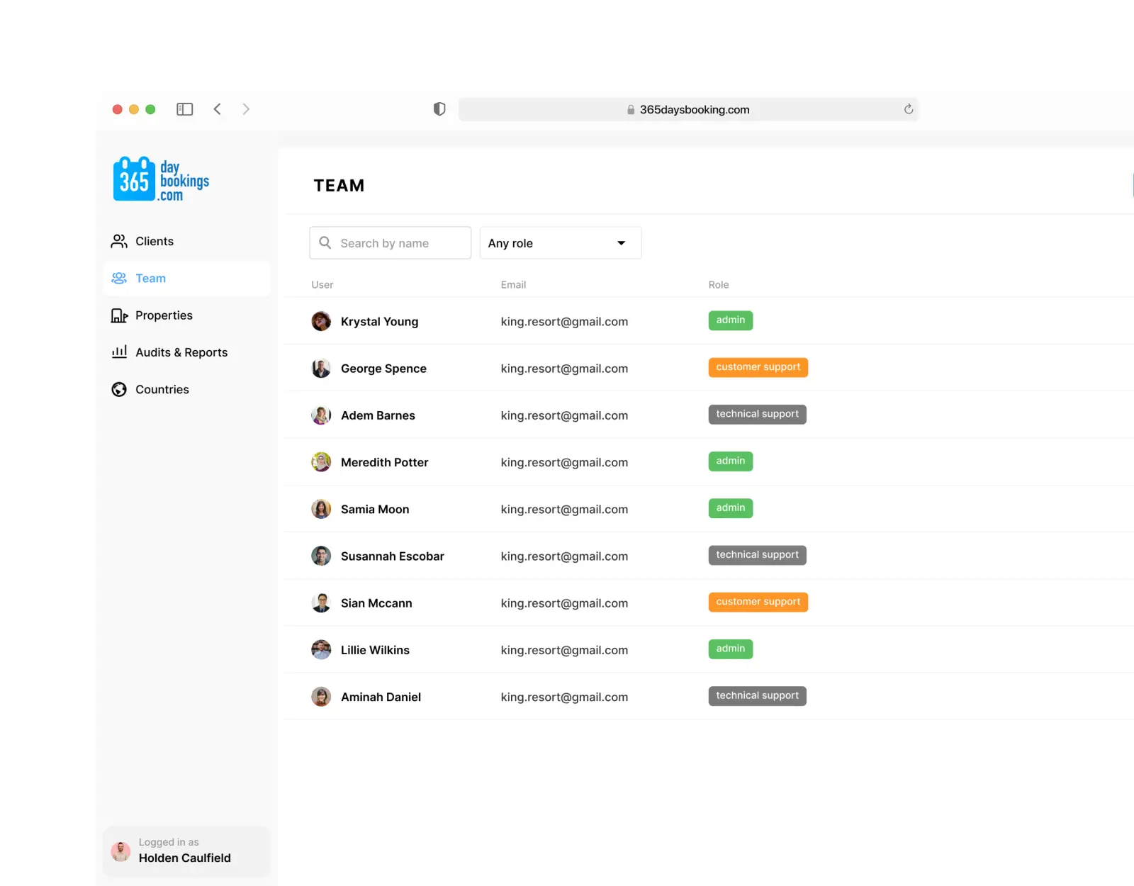 Admin panel screen showing a list of bookings with color-coded statuses.