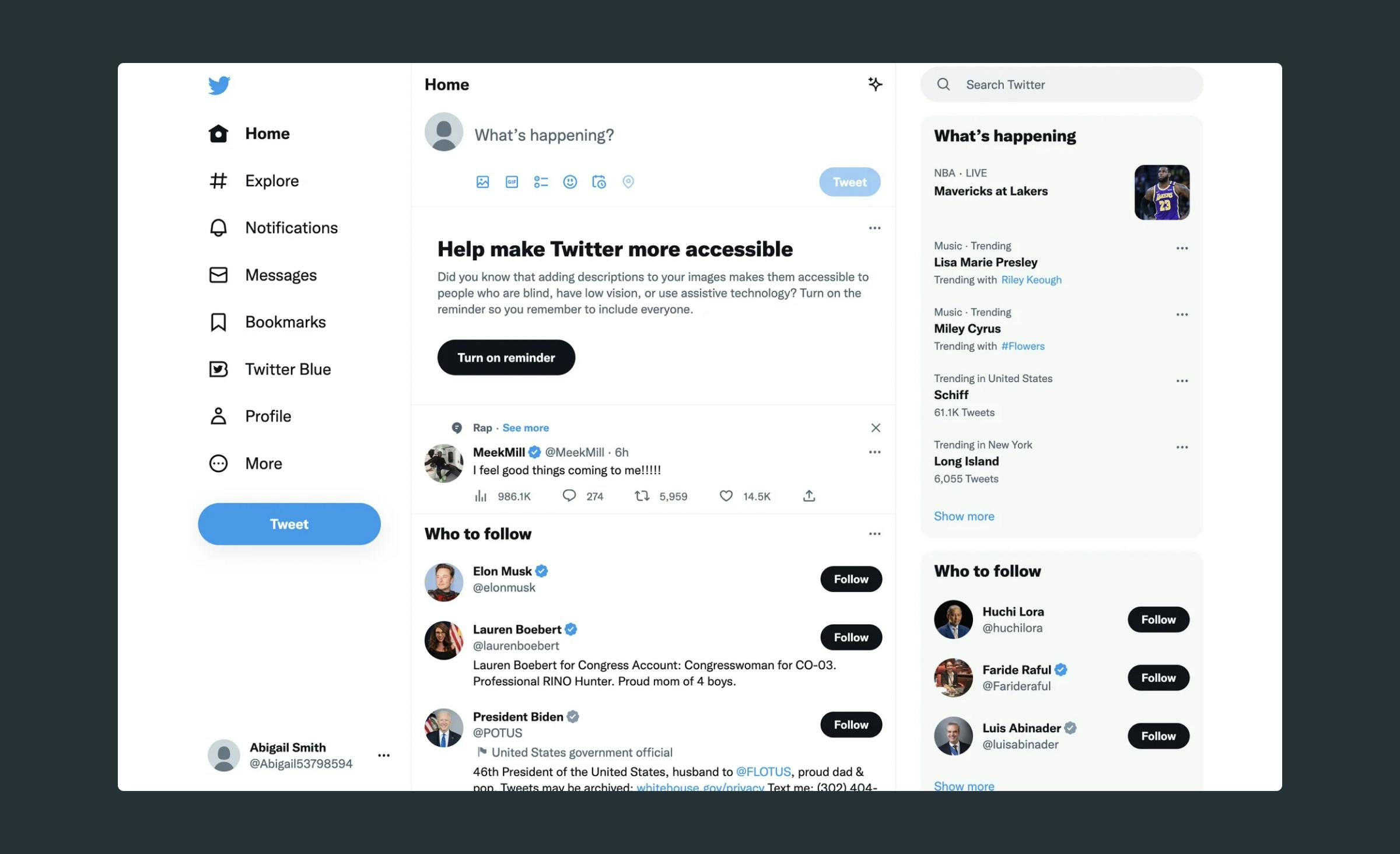 How to build a social media website: Twitter UI design is a perfect example of how the social media website UI should look like
